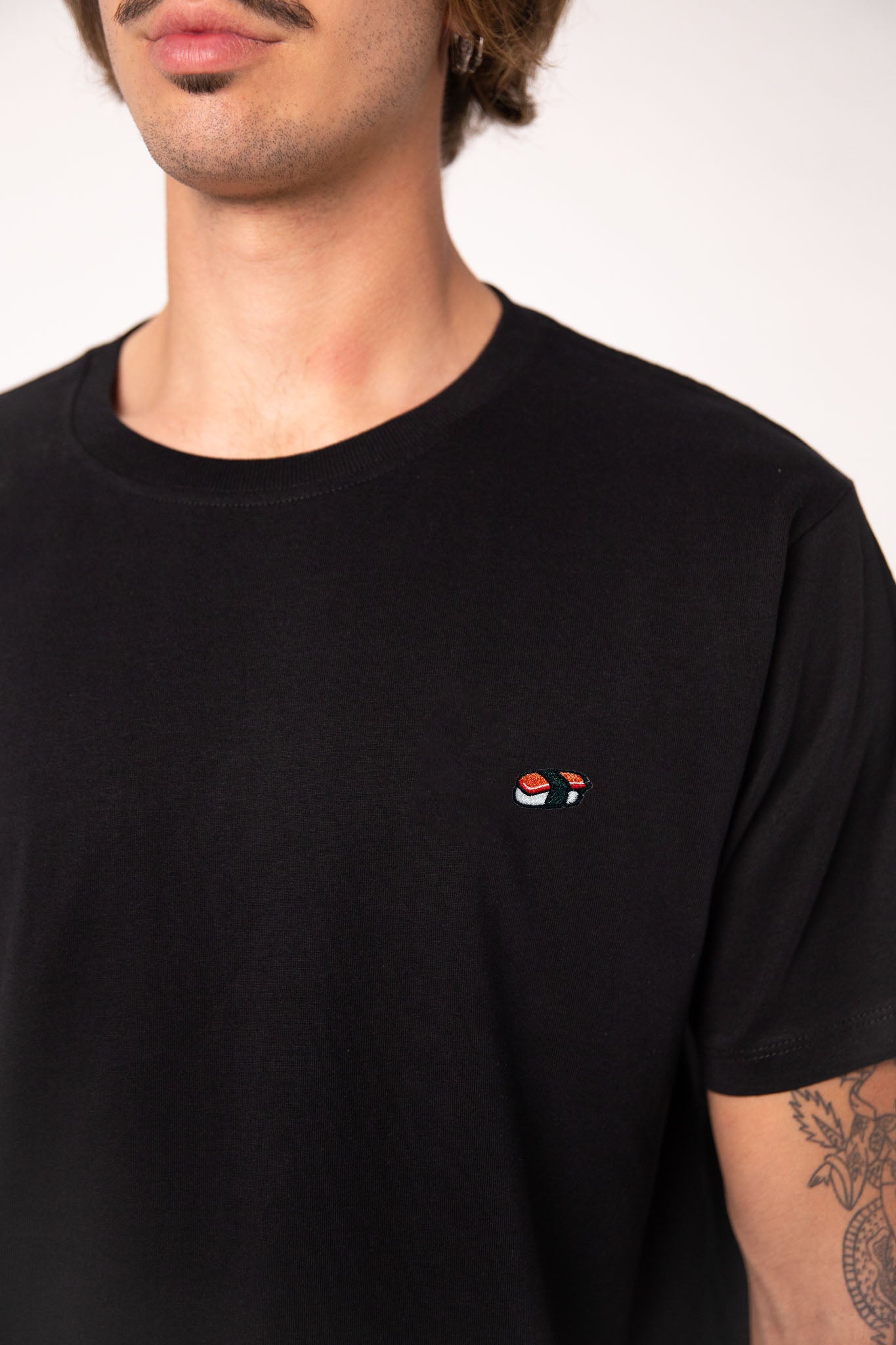Sushi Nigiri | Besticktes Männer Bio Baumwoll T-Shirt