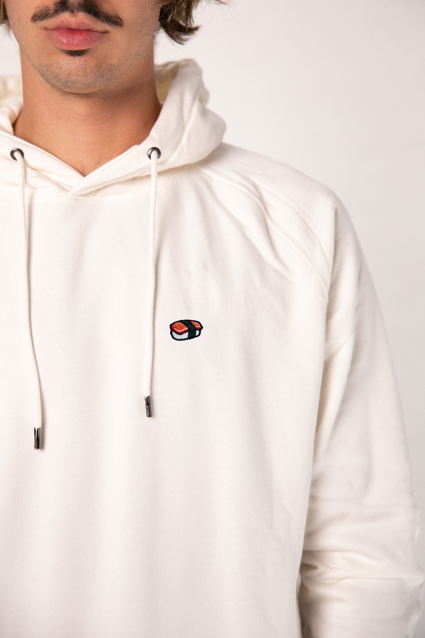 Sushi Nigiri| Bestickter Bio-Baumwoll Männer Hoodie