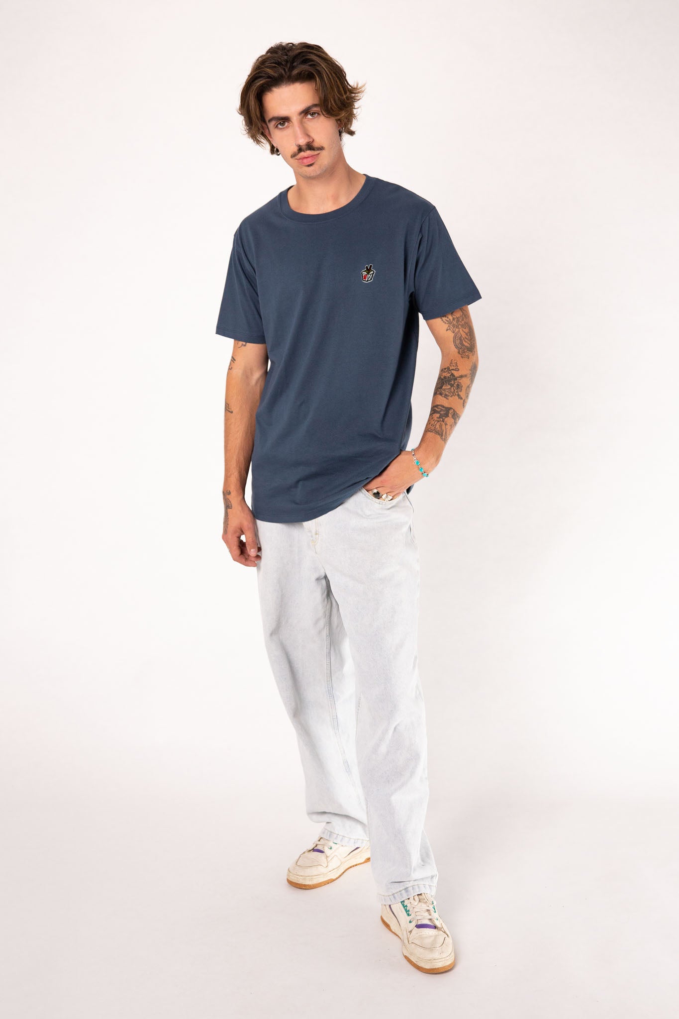 Noodlebox | Besticktes Männer Bio Baumwoll T-Shirt