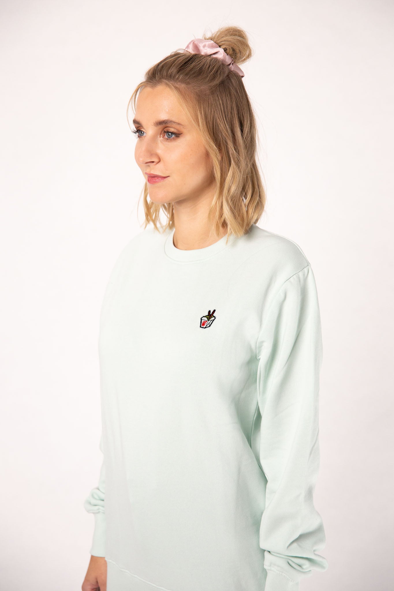 Noodlebox | Bestickter Bio-Baumwoll Frauen Pullover