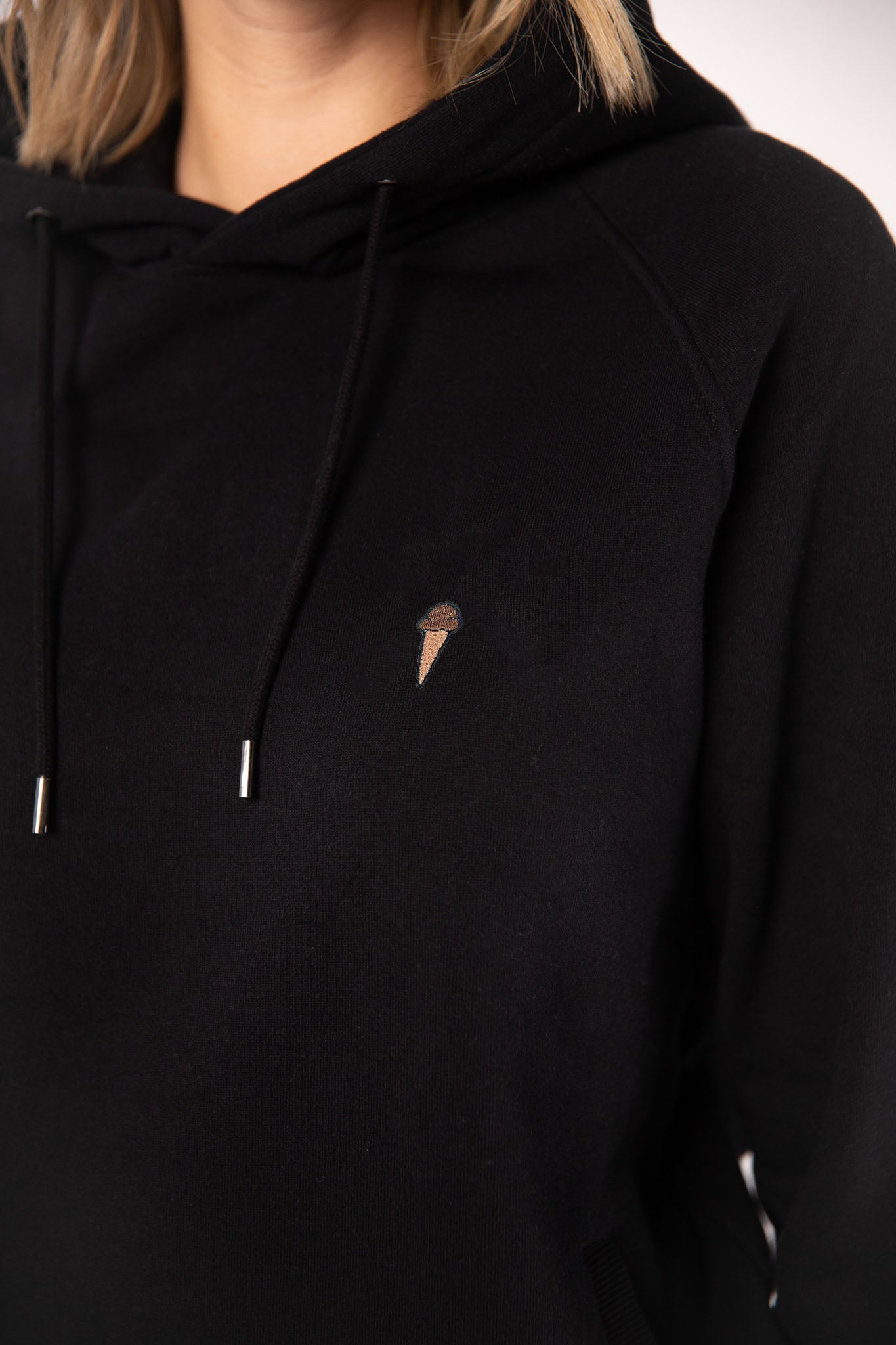 Eis | Bestickter Bio-Baumwoll Frauen Hoodie